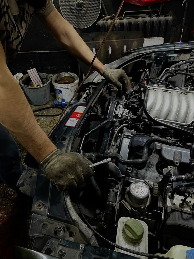 ورشة متحركة - تغيير إطارات السيارات في الطريق