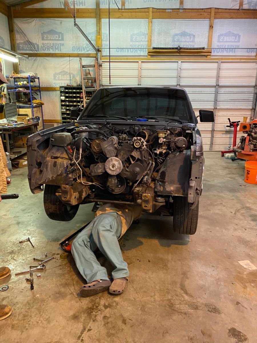 ورشة متحركة - إصلاح أعطال السيارات في الطريق